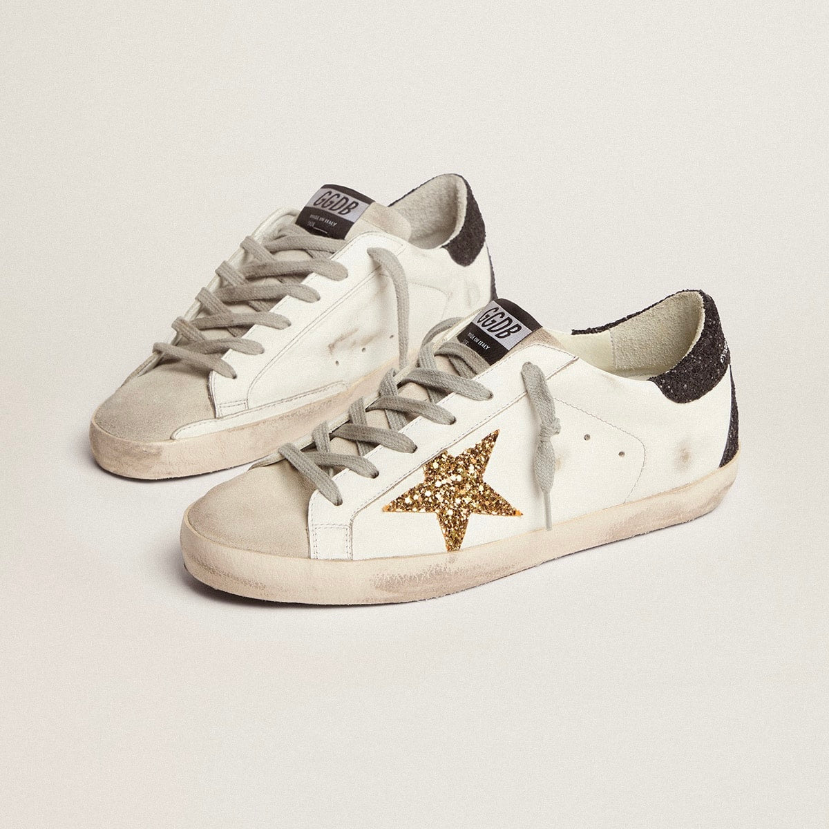 Golden Goose Super-Star in nappa leather with gold glitter star and black glitter heel tab(Women's)