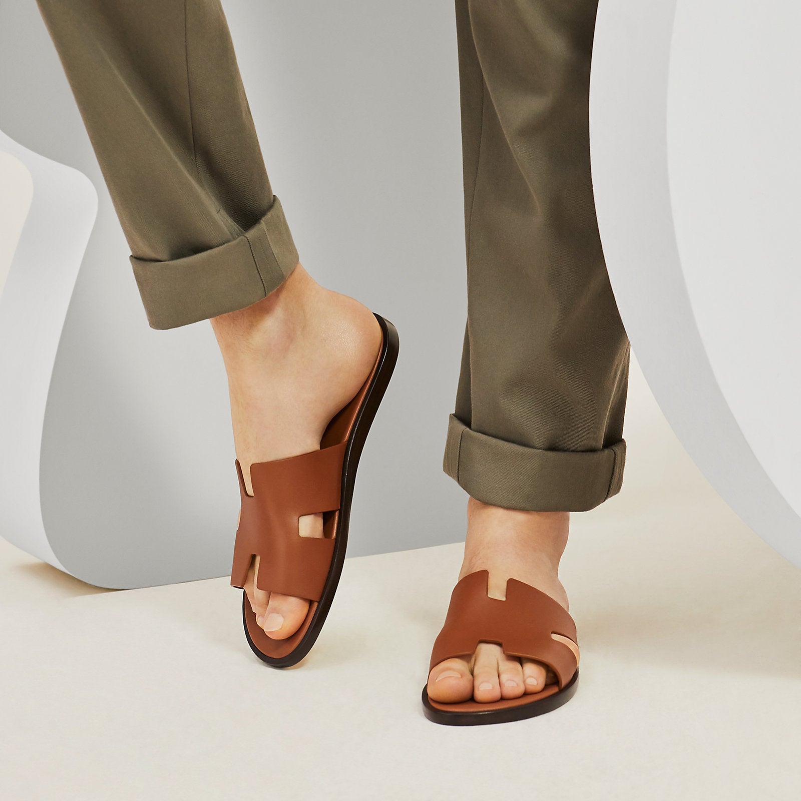 Hermès Izmir sandal 'Gold'