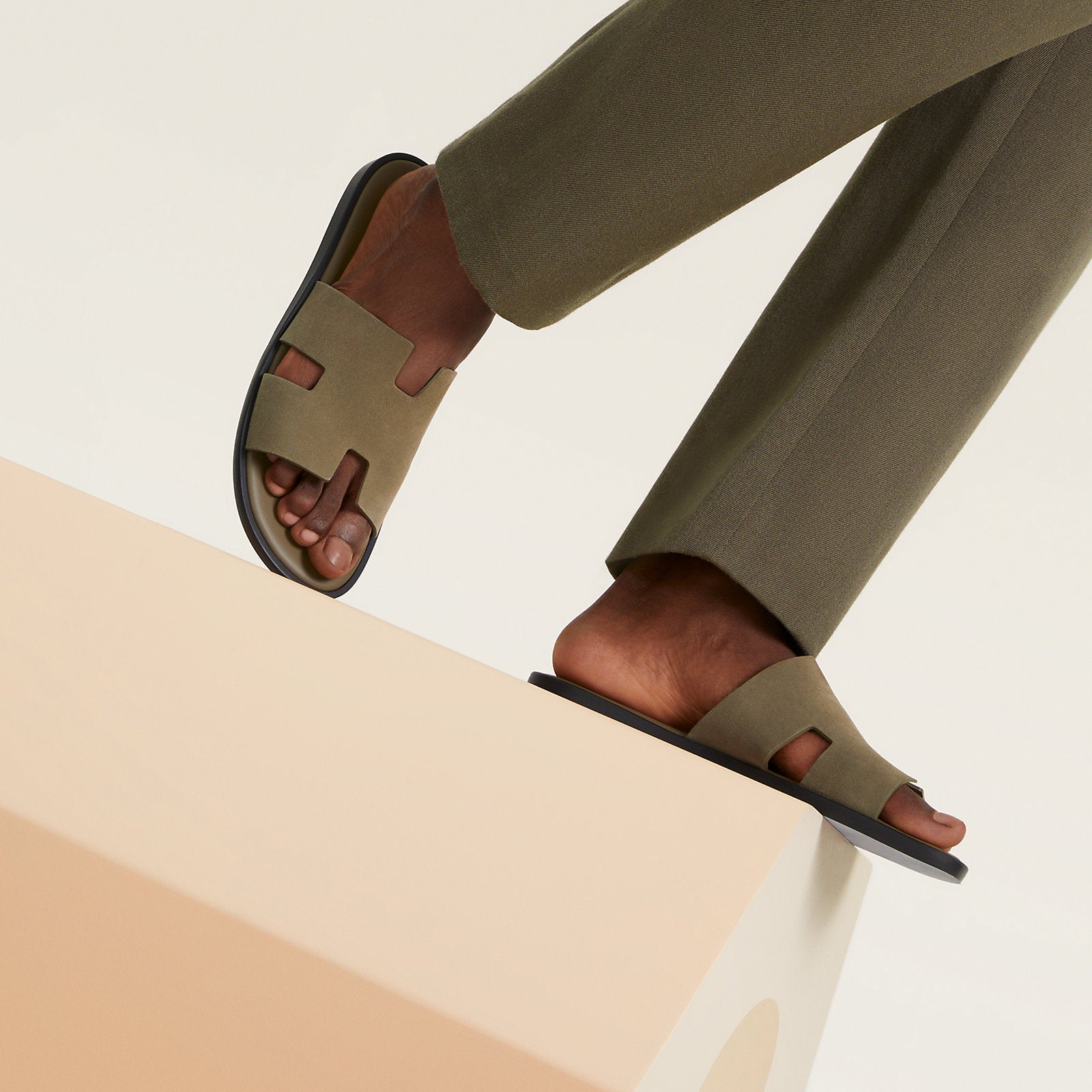 Hermès Izmir sandal 'Vert Toundra'