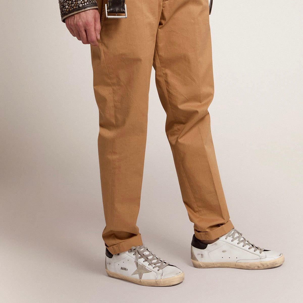 Golden Goose Super-Star with black heel tab and metal stud lettering(Unisex)