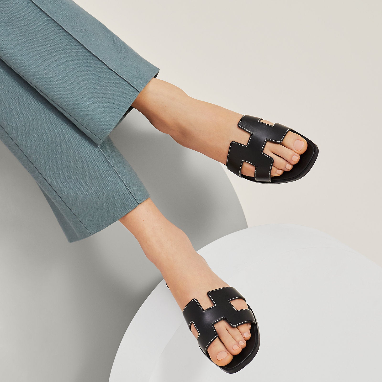 Hermès Oran sandal 'Noir'